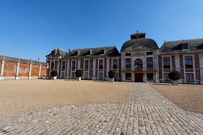 Chateau du Champ de Bataille-033